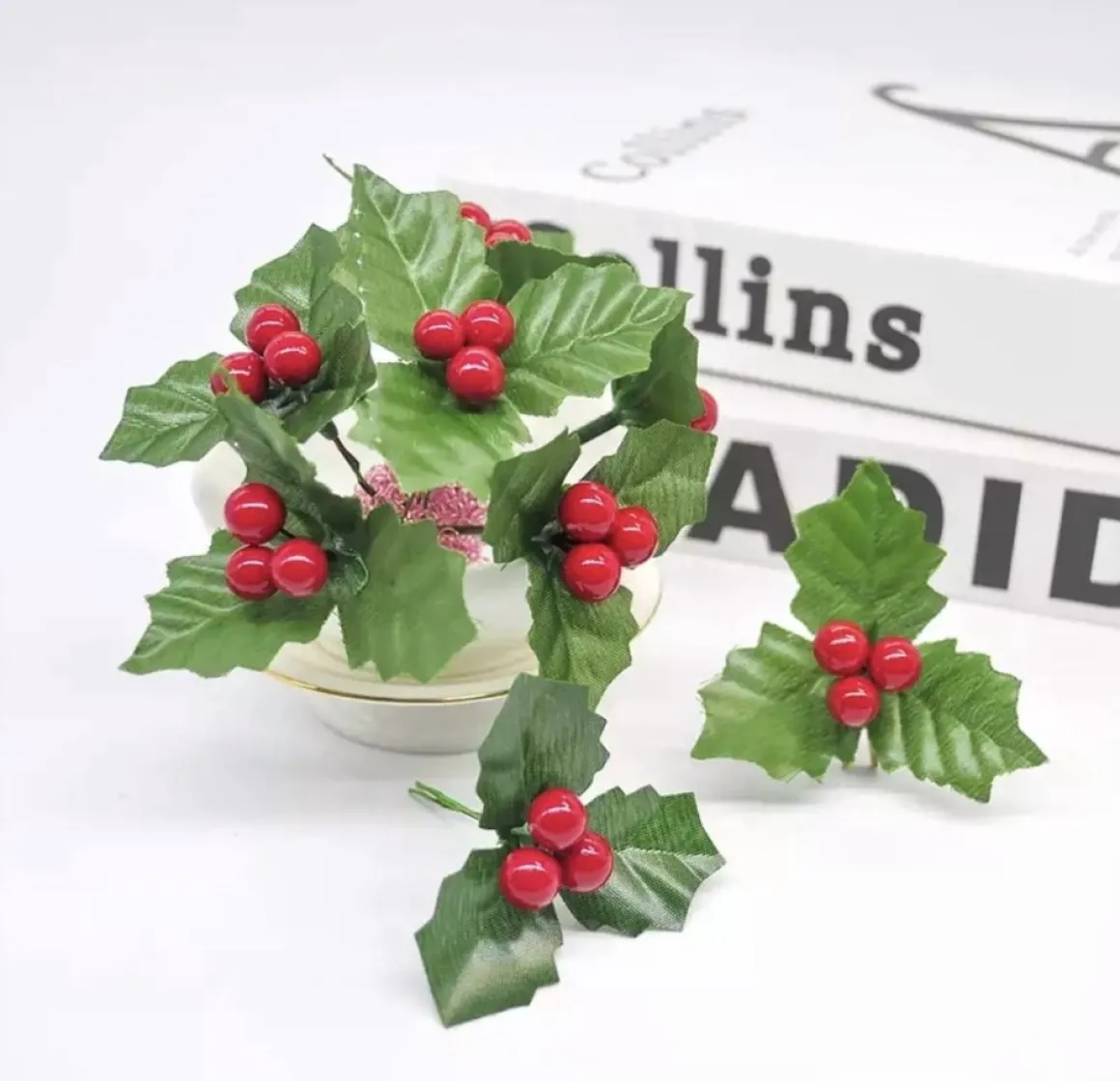 Akyol - Kerstkransversiering - 20 Stuks -Bessenplant - Bessen - Kerst - Kerstdecoratie -Groene Decoratie - Kerstkrans -Planten - Kerstkrans – Planten – Versiering – Bossen Clearance