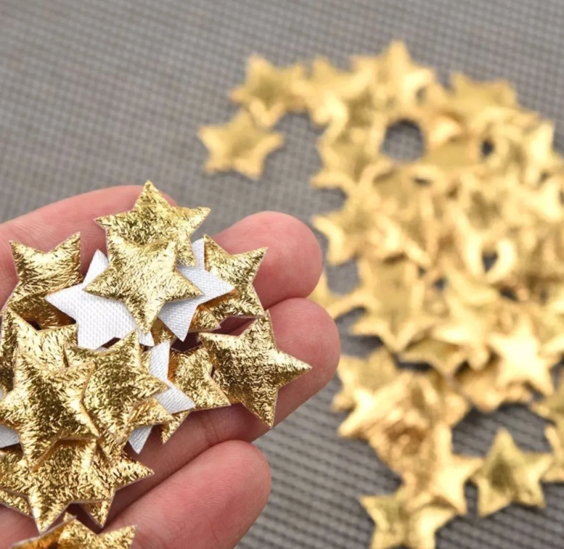 Akyol - Kerstversiering - Kerstster - Gouden Sterren - Goud- Versiering - Sterren - 50 Stuks - Feestdagen - Decoratie - Kerstversiering - Kerst Decoratie - Tafel Decoratie Kerst - Kerst Cheap