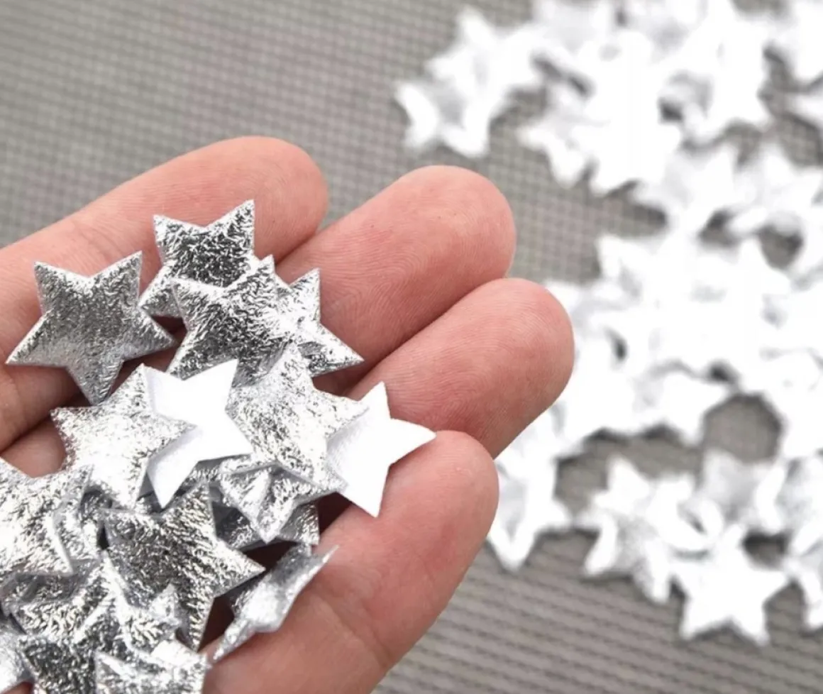 Akyol - Kerstversiering - Kerstster - Zilveren Sterren - Zilver- Versiering - Kerststukje Maken - Kerststuk - Sterren - 50 Stuks - Feestdagen - Decoratie - Kerstversiering - Kerst Decoratie - Tafel Decoratie Kerst - Kerst Flash Sale