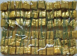 Merkloos Bijstekers – Goudkleurig Kadootje Op Ijzerdraad -Kerststukje Maken –Decoratie-Feest-Feestartikel- 60 Stuks – 2.5 X 2.5 Cm – Bij-003 Store