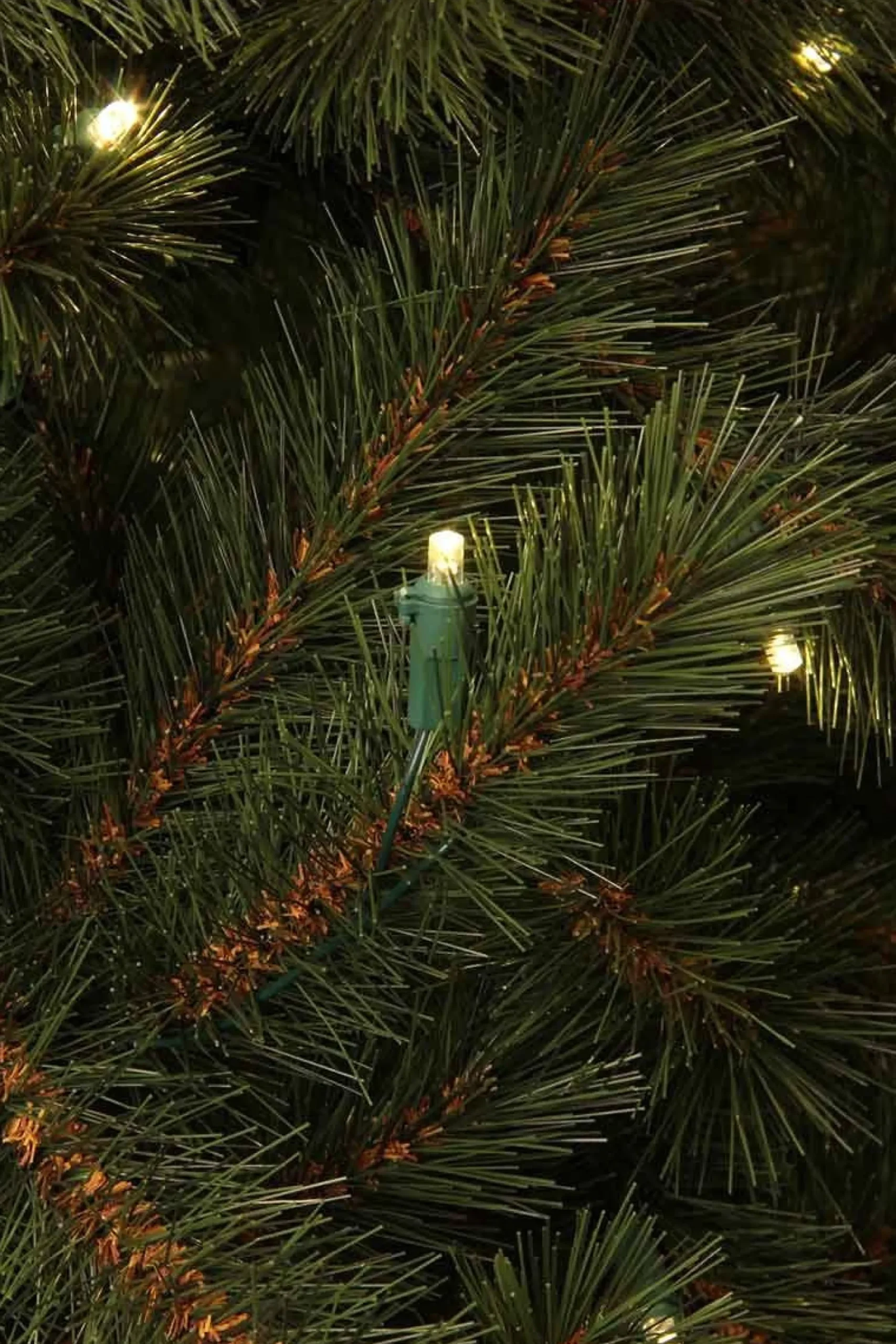 Black Box Kunstkerstbomen^ Finest Kunstkerstboom - 120 Warmwitte Led Lampjes - H155 X O86 - Groen - Groen