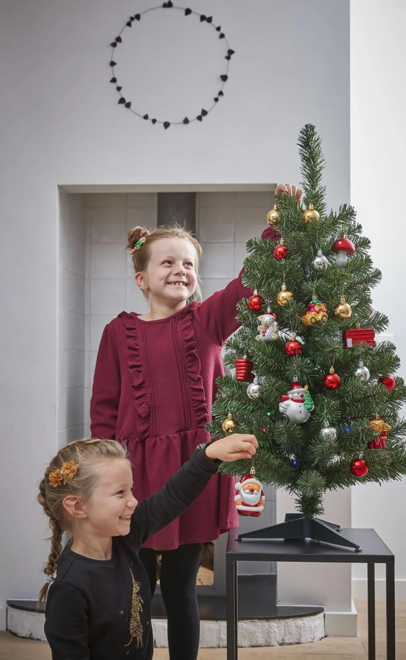 Black Box Kunstkerstbomen^ Trees Joy Kunstkerstboom Met 26 Ornamenten En Led Verlichting - H90 X O50 Cm - Groen