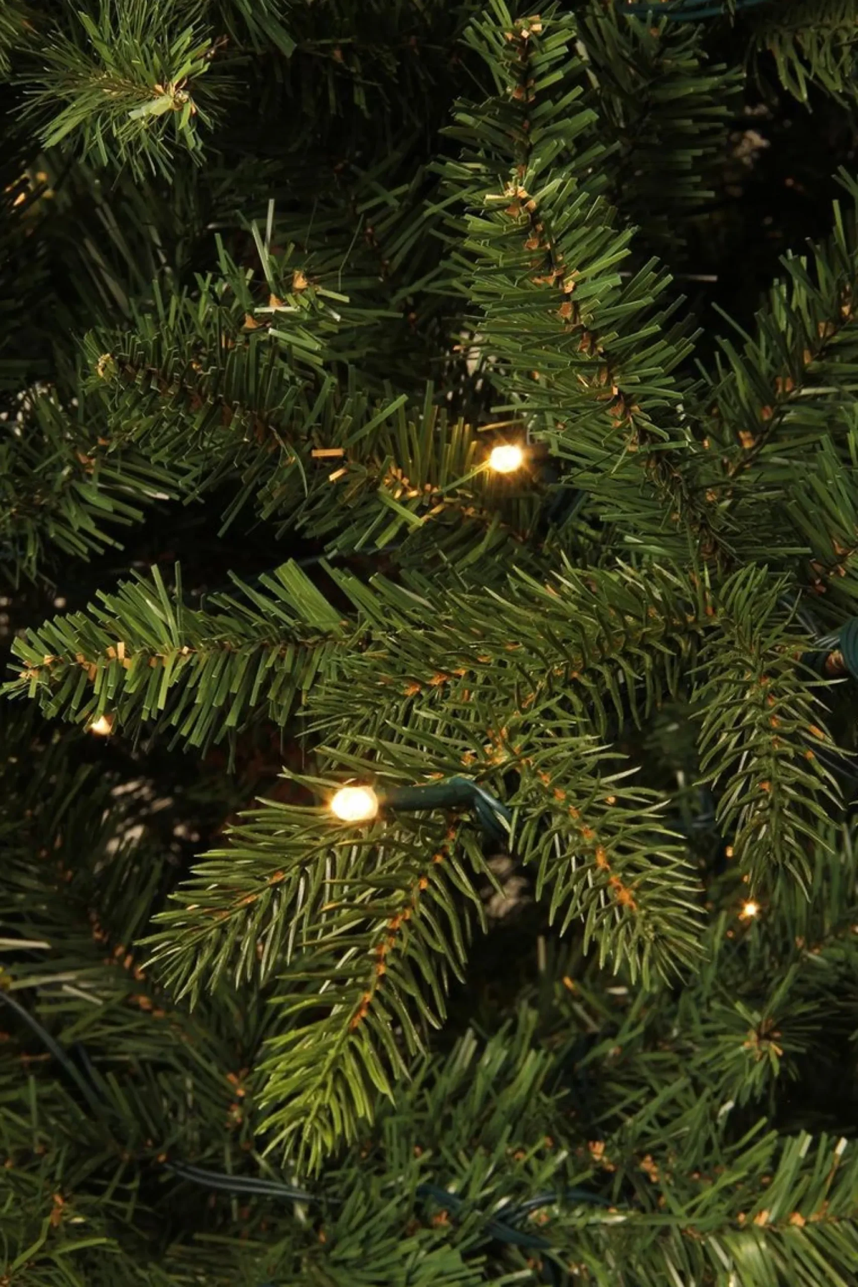 Black Box Kunstkerstbomen^ Trees Macallan Kunstkerstboom Met Led Verlichting - H215 Cm - Groen