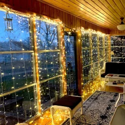 BOTC Lichtgordijnen^ Led Lichtgordijn Sfeerverlichting - Inclusief Afstandsbediening - Led Kerstverlichting Lichtgordijn - 3 Meter - 300 Lichten - Warm Wit