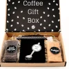 Merkloos Kerstpakketten^Brievenbuspakket Coffee Gift Box - Cadeau - Koffie - Brievenbus Pakket - The Big Gifts - Cadeau Voor Man - Cadeau Voor Vrouw - Giftset - Chocolade - Eten - Vaderdag - Moederdag - Pasen - Snoep - Cadeaubox