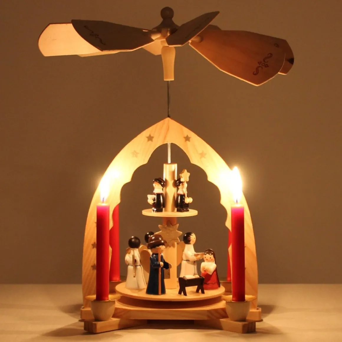 Brubaker 2 Tier Houten Kerstpiramide - 30 Cm - Kerststal Christus Geboorte Met Maria En Josef, Engelen En Carol Zangers Store