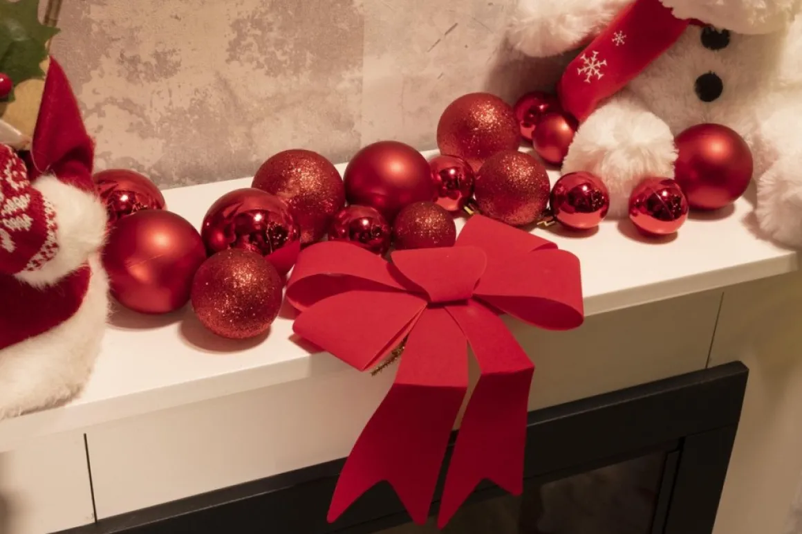 Christmas gifts Kerstballen Set In Opbergbox - 70 Kerstballen - Plastic/Kunststof - O4/5/6 Cm - Mat/ Glanzend/ Glitter Best