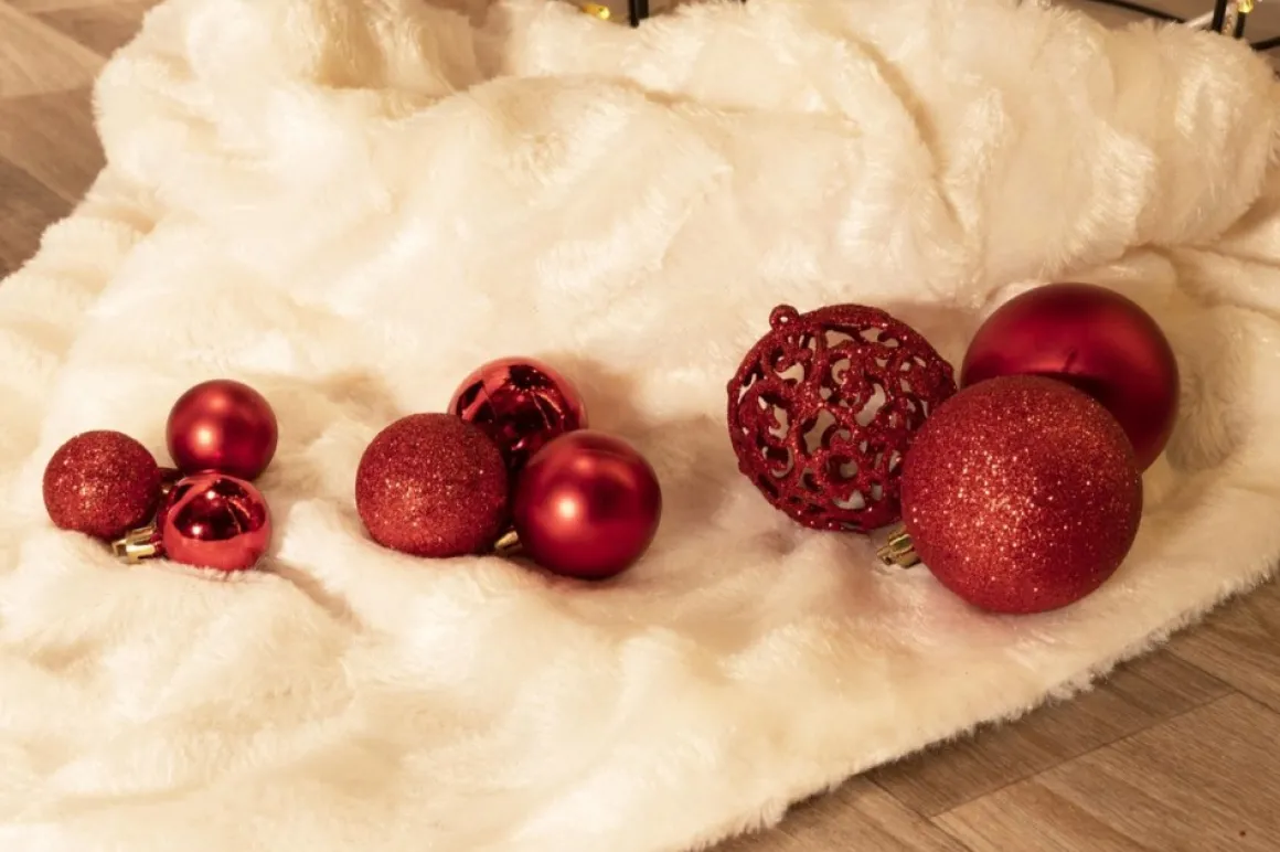 Christmas gifts Kerstballen Set In Opbergbox - 70 Kerstballen - Plastic/Kunststof - O4/5/6 Cm - Mat/ Glanzend/ Glitter Best