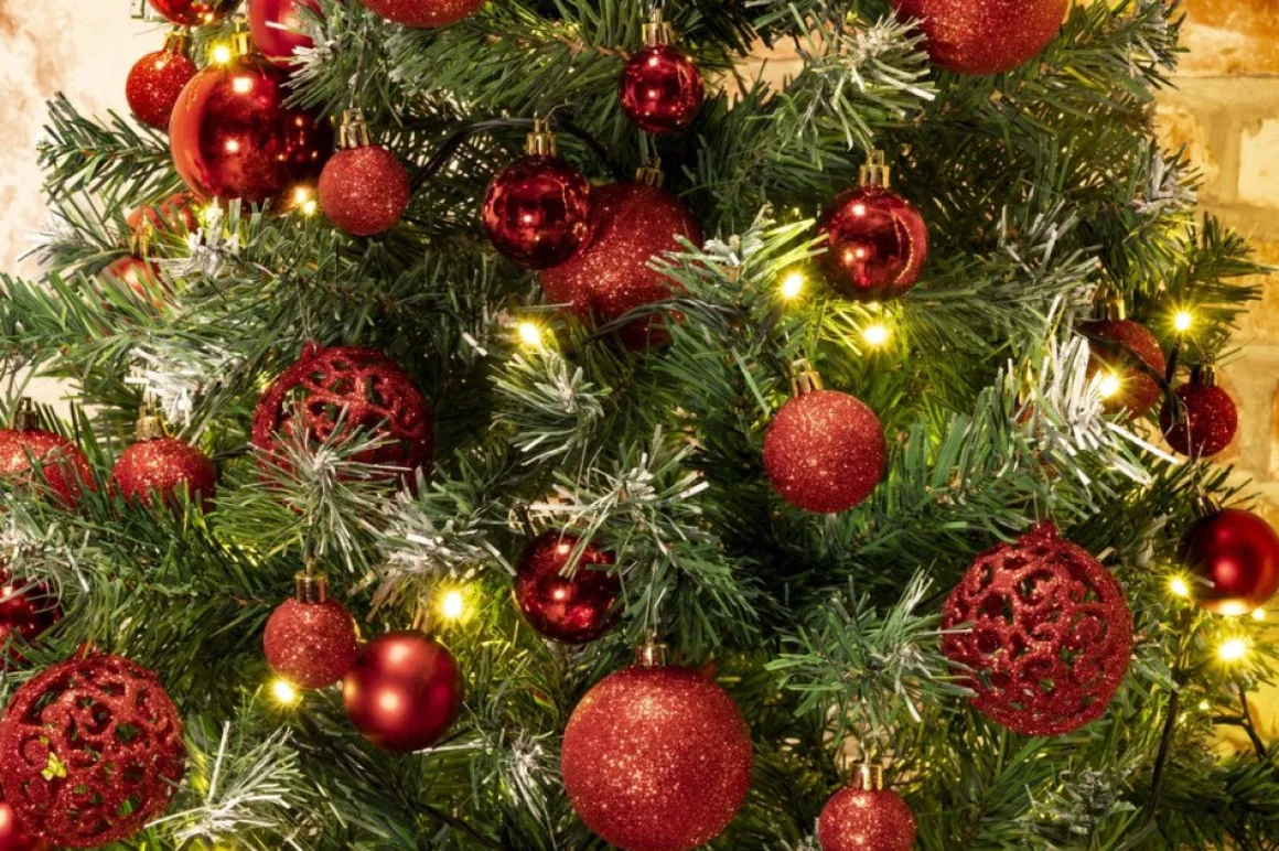 Christmas gifts Kerstballen Set In Opbergbox - 70 Kerstballen - Plastic/Kunststof - O4/5/6 Cm - Mat/ Glanzend/ Glitter Best