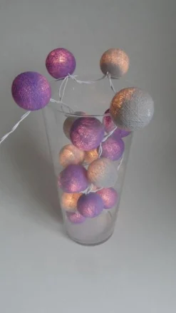 Merkloos Lichtslangen^Feestverlichting, Party Lights, Kerstversiering, Kerstverlichting Sfeerverlichting ,Lichtsnoer Lichtslinger Kleur Paars Grijs 20 Ballen Doorsnede 6Cm Lengte Snoer 320 Cm Waarvan 150 Cm Kale Snoer.
