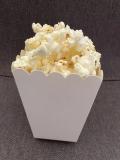 Kadoosje Kerstpakketten^Filmpakket - Pathe Thuis - Cadeaupakket Met Film Voucher - Popcorn Met 2 Mini Popcornbakken En Recept - Brievenbus