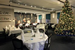 Royal Christmas Kunstkerstbomen^Grote Kunstkerstboom Utah Pvc - Lengte 300 Cm - Met Warm Led Verlichting 800 Lampjes - 3500 Takken