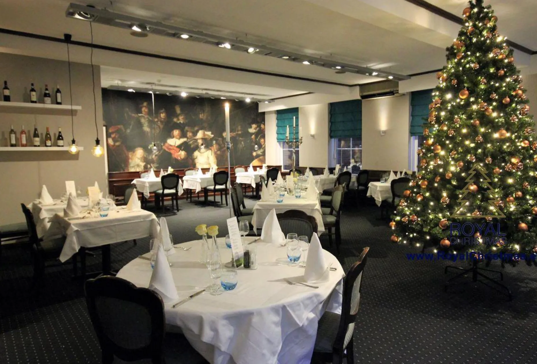 Royal Christmas Kunstkerstbomen^Grote Kunstkerstboom Utah Pvc - Lengte 300 Cm - Met Warm Led Verlichting 800 Lampjes - 3500 Takken