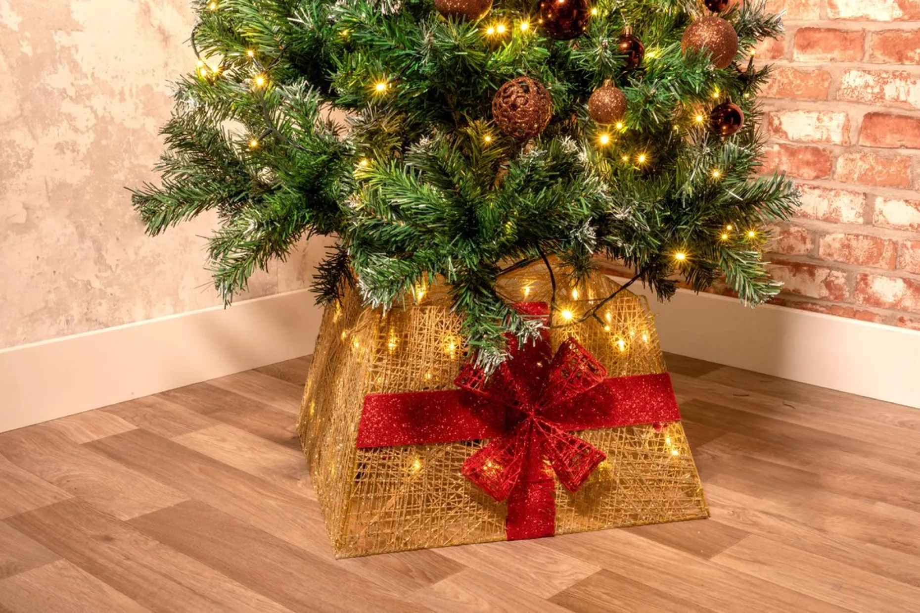Grundig Kerstboomstandaarden^ Kerstboomrok - Met Kerstverlichting: 40X Led - Opvouwbaar - 45 X 45 X 27,5 Cm