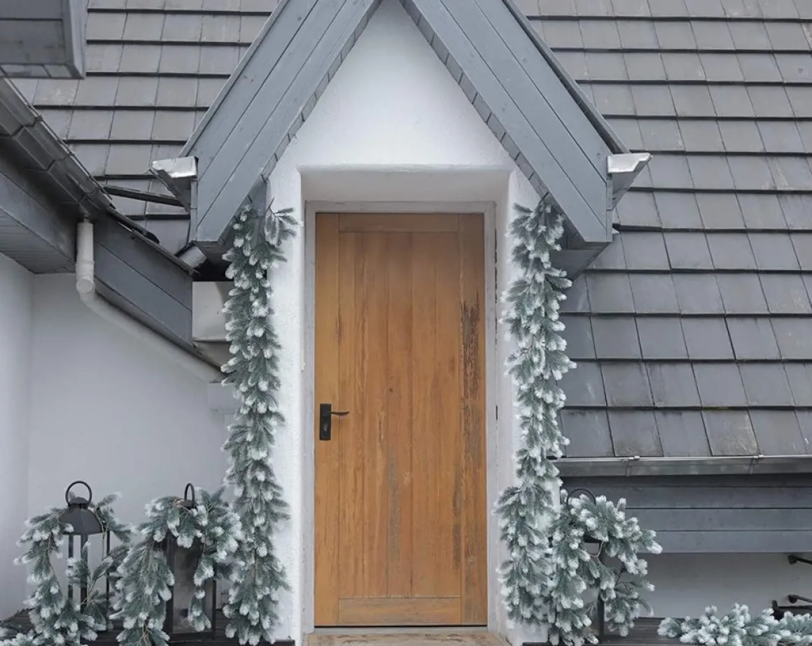 Trend24 Guirlande - Kerst Guirlande - Kerstguirlande - Kerstslinger - Deurkrans - Dennenslinger - Kerstslinger - Dennentak - 180 Cm - Groen - Wit - 1 Stuk Flash Sale