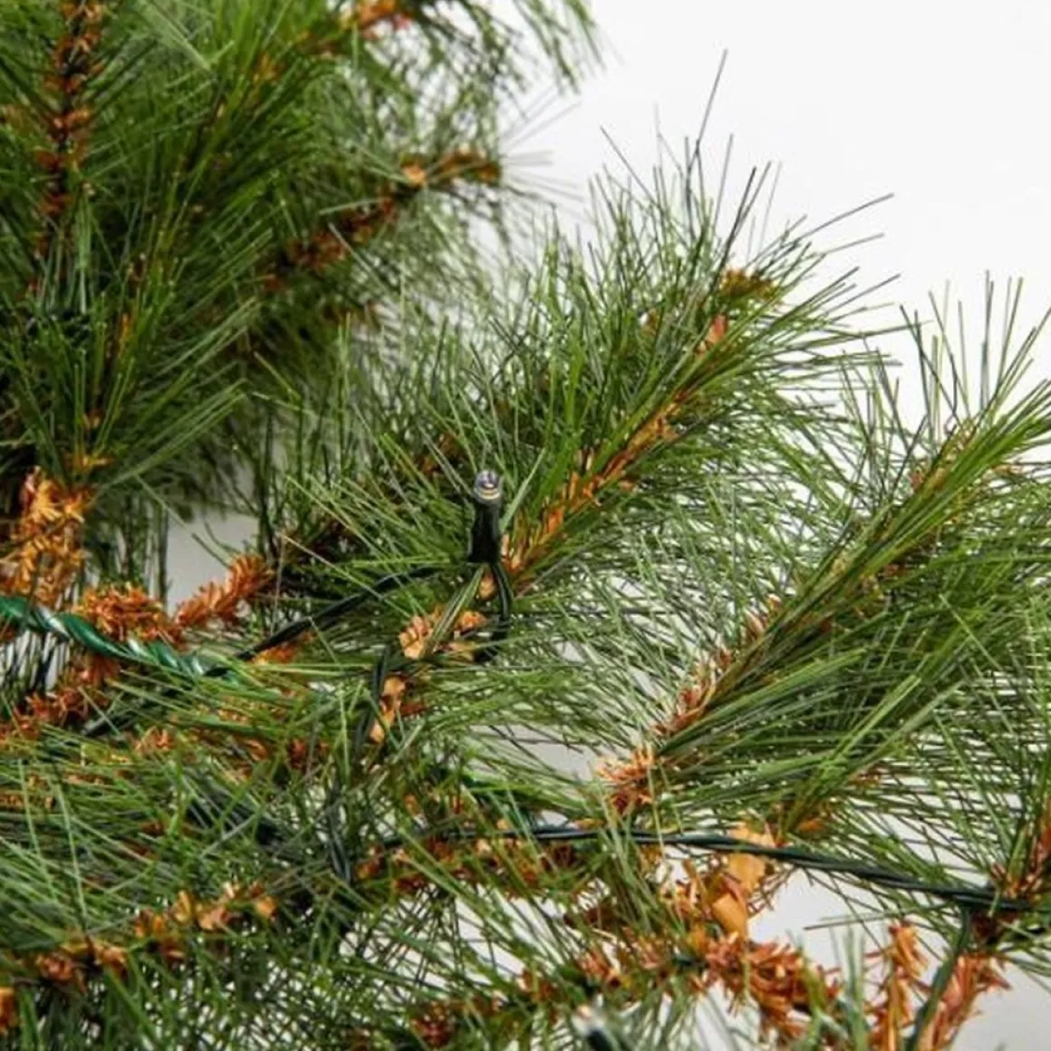 ChristmasGoodz Guirlande Met Verlichting - Zwaardere Kwaliteit - Guirlande - Kerstguirlande - Kerstverlichting - Kerstversiering - Kerst - 2.7 Meter - 50 Led's Best