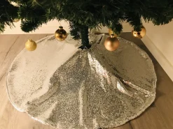 Gustiana Kerstboomstandaarden^® Kerstboomrok - Kerstboomkleed - Kerstcadeau - Met Zilvere Pailletten O100 Cm -