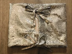 Gustiana Kerstboomstandaarden^® Kerstboomrok - Kerstboomkleed - Kerstcadeau - Met Zilvere Pailletten O100 Cm -