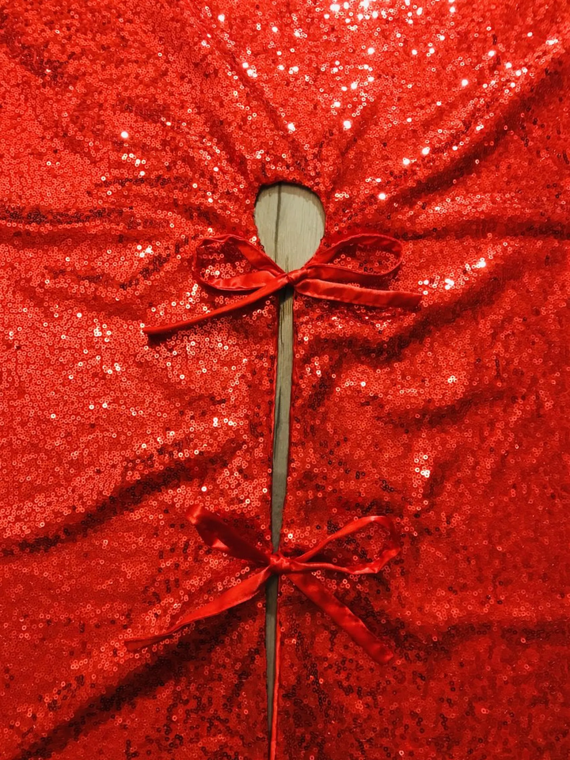 Gustiana Kerstboomstandaarden^® Kerstboomrok - Kerstboomkleed - Kerstcadeau - Met Rode Pailletten O100 Cm