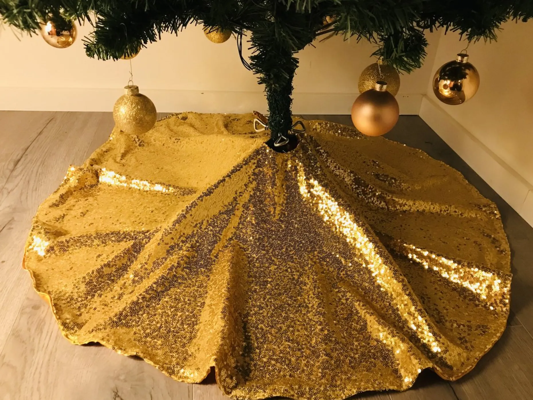 Gustiana Kerstboomstandaarden^® Kerstboomrok - Kerstboomkleed - Kerstcadeau - Met E Pailletten O100 Cm