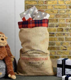 Harrow and Green - Exclusieve Kerstzak 'Baby's First Christmas' 2022 Met Tartan Band - Uniek - Tartan From Scotland Hot