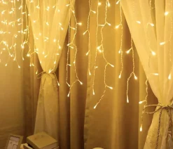 X-mas Shine Lichtgordijnen^Ijspegel Verlichting Buiten - Ijspegel Kerstverlichting - Warm Wit - 4 Meter - 100 Led-Lampjes - Koppelbaar - Incl. Kerstboom Sneeuwvlokjes