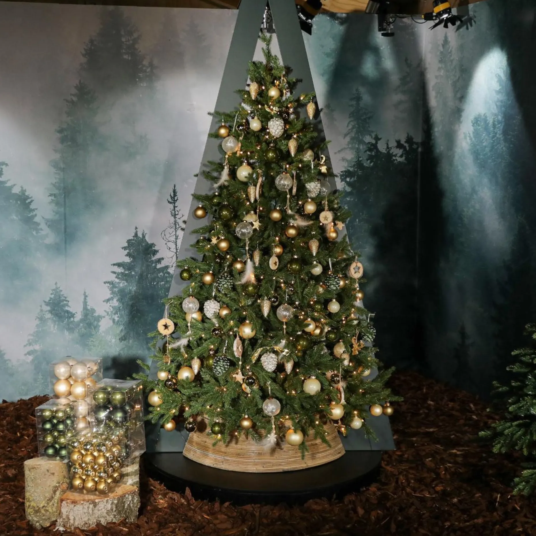 Excellent Trees Kunstkerstbomen^Kerstboom ® Led Ulvik Met Verlichting - Luxe Uitvoering - 250 Lampjes 150 Cm