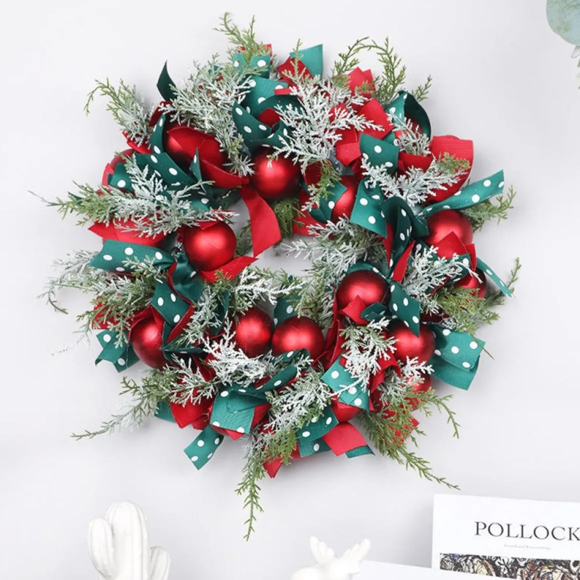 VentilatorBest Kerstkrans 45Cm - Inclusief Led Verlichting - Rode Kerstballen Met Rood En Groenlint - Kerstdecoratie - Kerstmis - Kunststof Shop