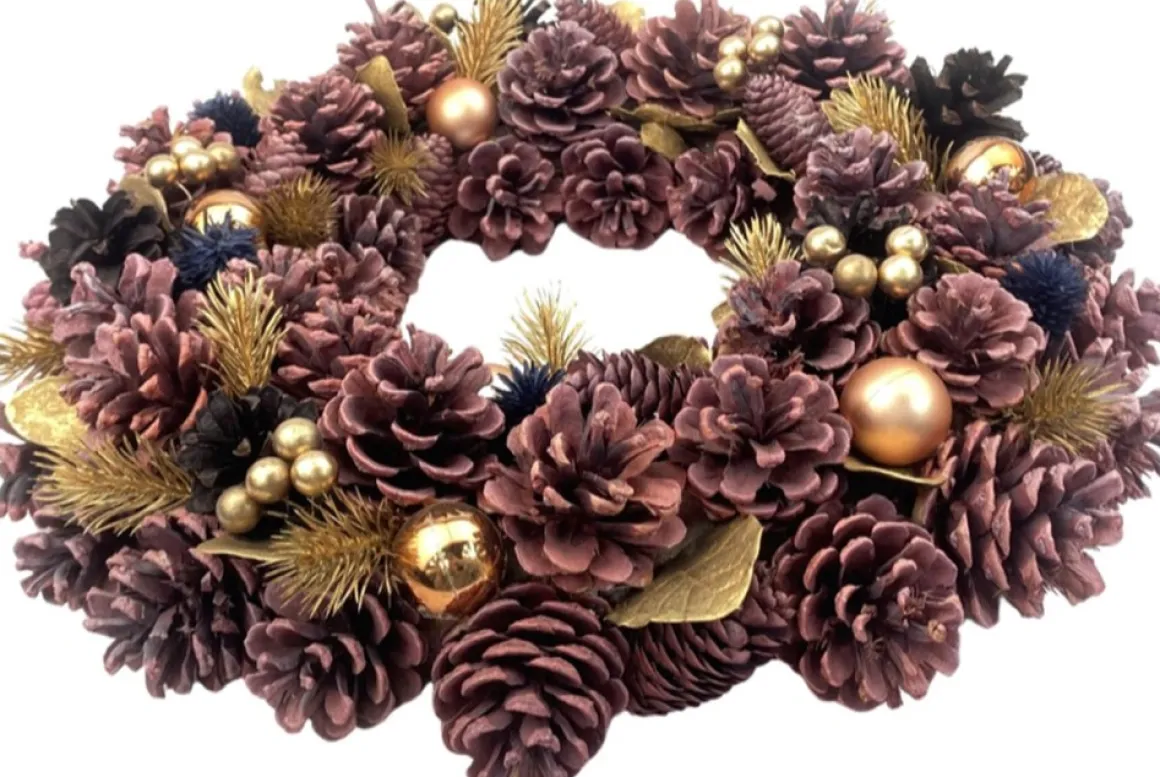 WDMT Kerstkrans - Gold Berry | O 40 Cm | Decoratieve En Goed Gevulde Kerstkans Gemaakt Van Natuurlijke Materialen | Samengesteld Met Rode En Gouden Details | Goud Clearance