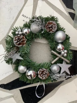Villa Volance Kerstkrans - Wanddecoratie/Accessoires - Wanddecoratie - Dennenappel/Zilver - O30Cm Sale