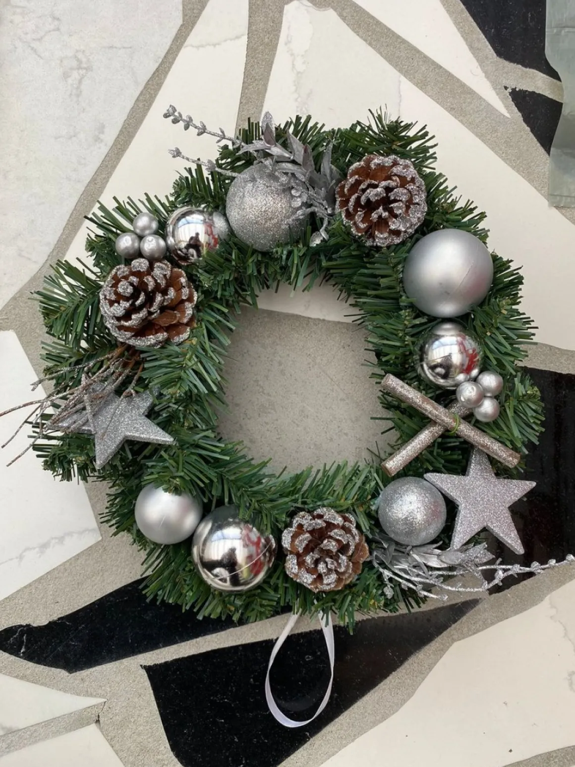 Villa Volance Kerstkrans - Wanddecoratie/Accessoires - Wanddecoratie - Dennenappel/Zilver - O30Cm Sale