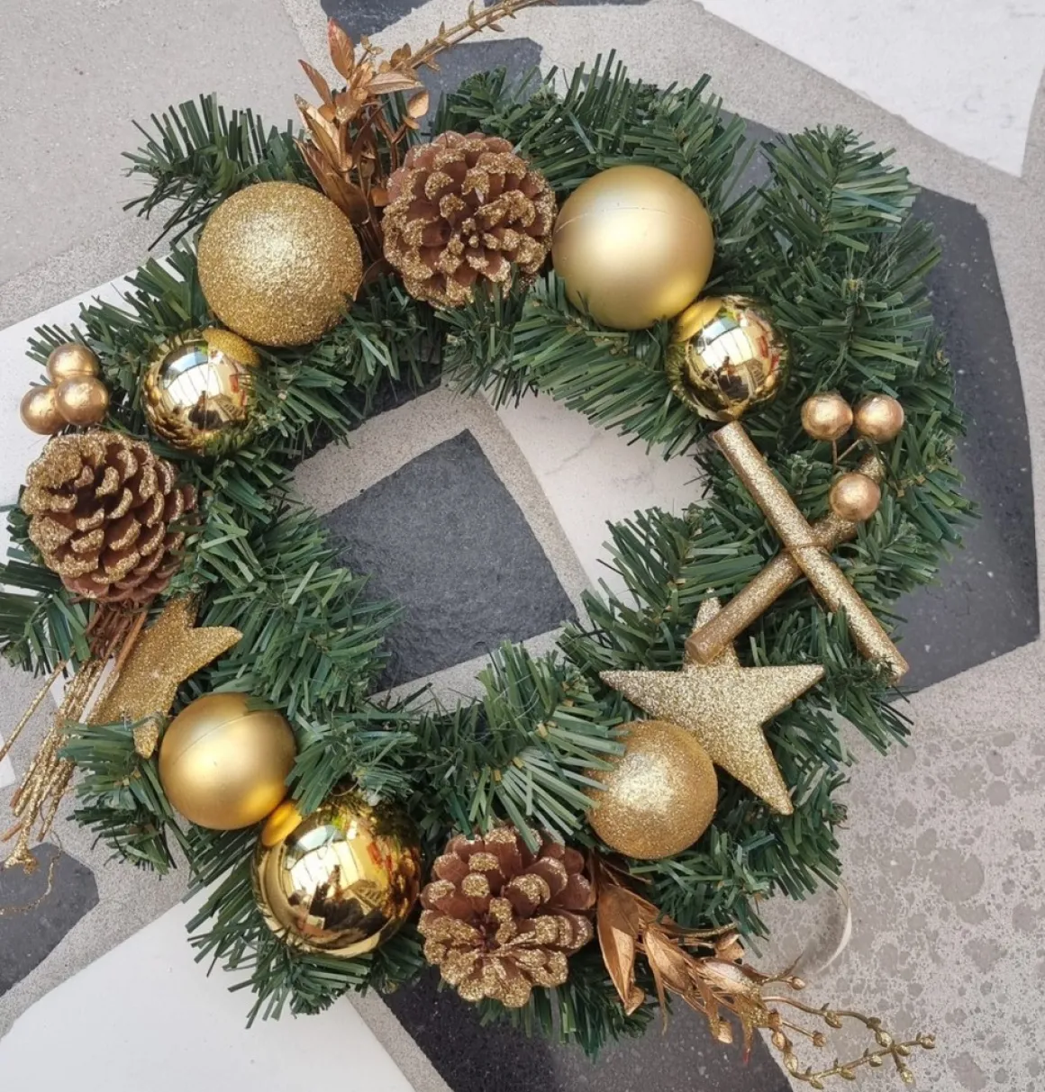 Villa Volance Kerstkrans - Wanddecoratie/Accessoires - Wanddecoratie - Dennenappel/Goud - O30Cm Cheap