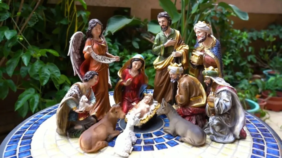 Merkloos Kerststal - 30 Cm Kerstfiguren - 11 Beeldjes - Kerstdecoratie - Maria - Jesus - Joseph - Wijze Mannen - Dieren - Bijbel - Polystone Online