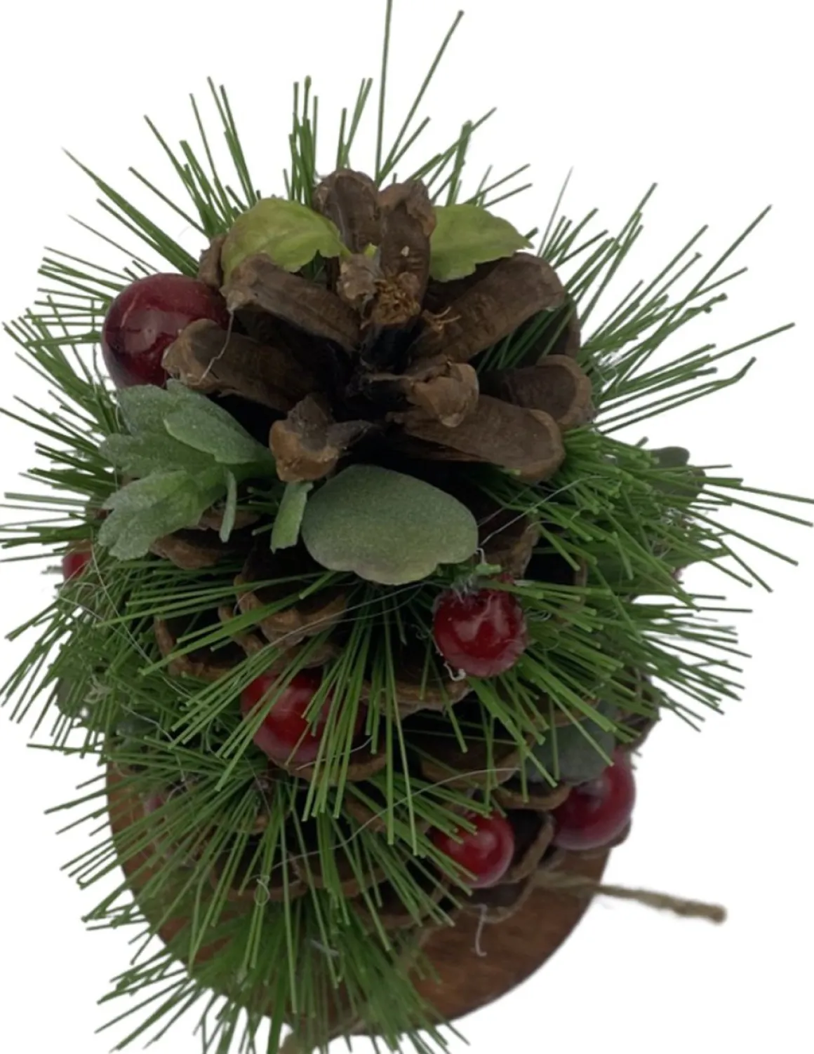 WDMT Kerststuk Op Houten Schijf - Berry | O 10 X 13 Cm | Decoratief In De Hoogte Verwerkt Kerststuk Op Houten Staander Met Dennenappels En Bessen | Groen Sale