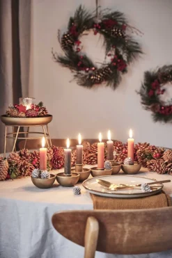 Naturn Christmas Kerststuk Theelicht Houder - Red Berry | 70 Cm / 4L | Decoratief Kerststuk Gemaakt Uit Natuurlijke Materialen En Voorzien Van Twee Waxinehouders | Kerst Decoratie | Rood Outlet