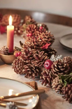 Naturn Christmas Kerststuk Theelicht Houder - Red Berry | 45 Cm / 2L | Decoratief Kerststuk Gemaakt Uit Natuurlijke Materialen En Voorzien Van Twee Waxinehouders | Kerst Decoratie | Rood Cheap