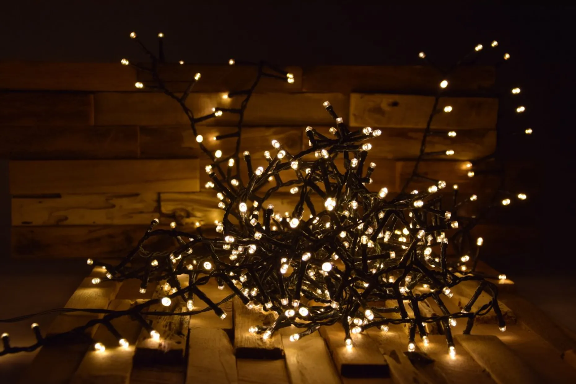 discountershop Kerstlichtsnoeren^Kerstverlichting Buiten - 10 Meter 500 Led - Extra Warm Wit - Lichtsnoer Nano Koperdraad - Ip44 Stekker Met Timerfunctie - Kerstboomverlichting - Geschikt Voor Binnen En Buiten - Kerstverlichting Led