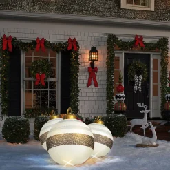 Family Christmas Verlichte Kerstfiguren^Kerstverlichting Buiten Op Batterijen - Opblaasbare Reuze Kerstbal Verlicht 60 Cm - Wit/Bruin - Rgb Kleuren + Afstandsbediening