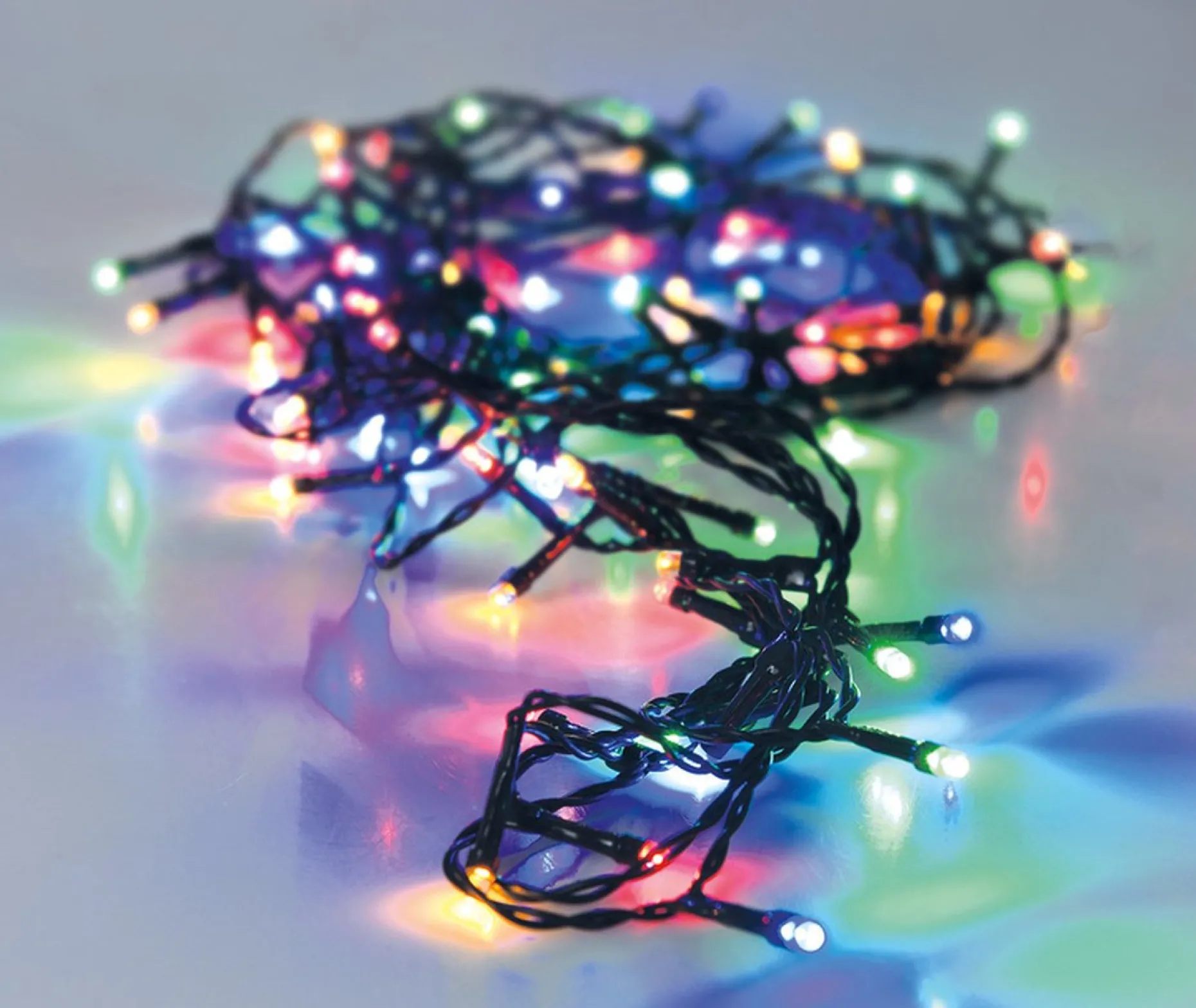Merkloos Kerstboomverlichting^Kerstverlichting Lichtsnoeren 240 Gekleurde Led Lampjes Buiten - 18 Meter - Kerstlampjes/Kerstlichtjes - Binnen/Buiten
