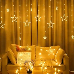 Merkloos Lichtgordijnen^Kerstverlichting - Sterrengordijn - 4 Meter - 138 Lampjes - 8 Standen - Warm Wit - Kerst Decoratie - Kerststerren - Lichtgordijn - Kerst - Kerstmis - Verlichting - Raamdecoratie - Raamverlichting - Voor Binnen - Lichtsnoer - Lichtgordijn