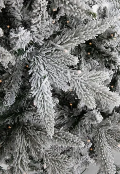 KJ Kunstkerstbomen Kunstkerstbomen^ - Flock De Luxe Besneeuwde Kunstkerstboom - 180 Cm - Met Inclusief Led Verlichting 350 Led-Lampjes – 988 Pe En Pvc Takken