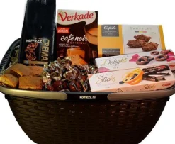 koffiezz Kerstpakketten^ Altijd Goed Cadeau Mand Met Koffie En Lekkernijen. Voor Een Bijzonder Koffiemoment