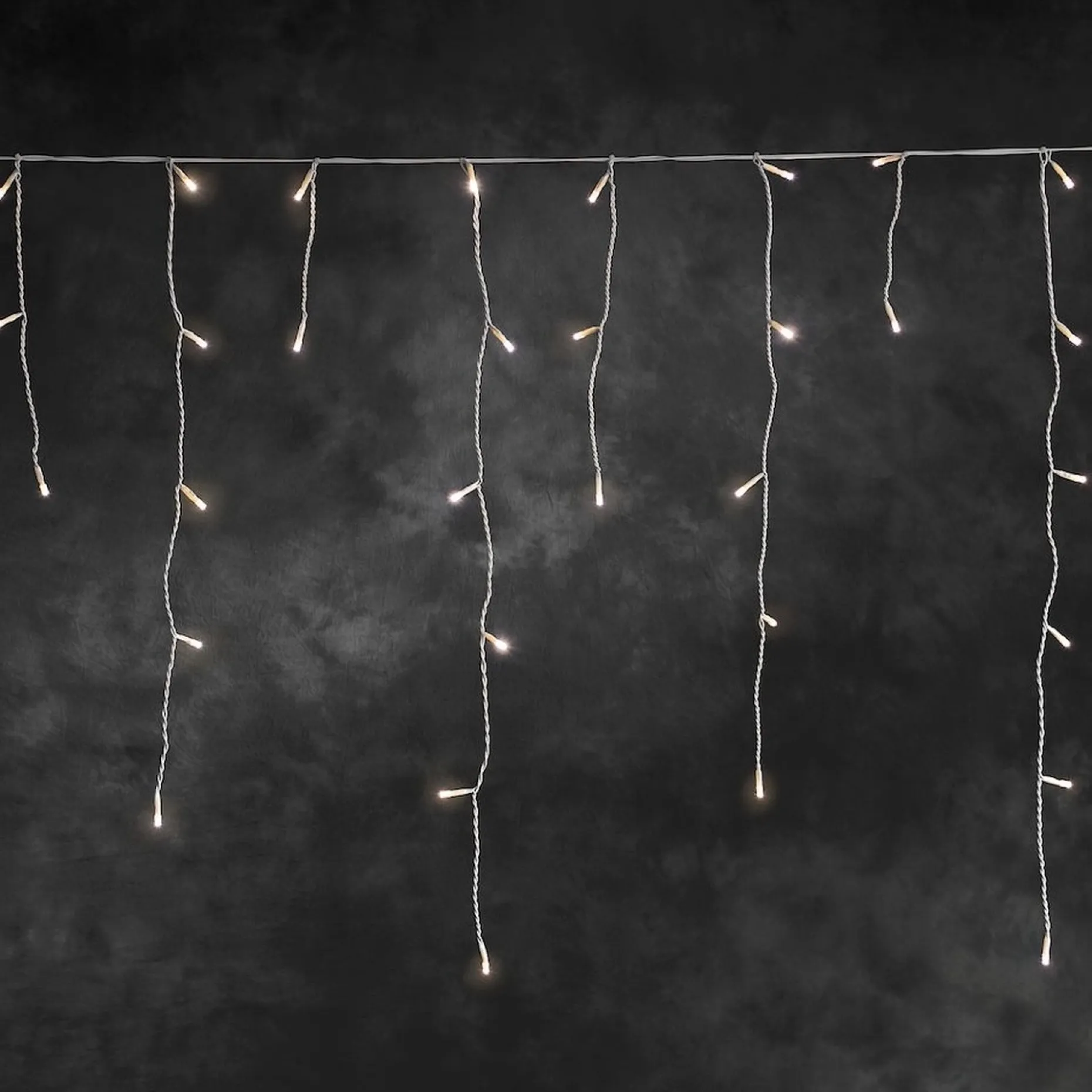 Konst Smide Kerstlichtsnoeren^Konstsmide 2733 - Snoerverlichting - 200 Lamps Micro Led Iciclesnoer - 630 Cm - 24V - Voor Buiten - Warmwit