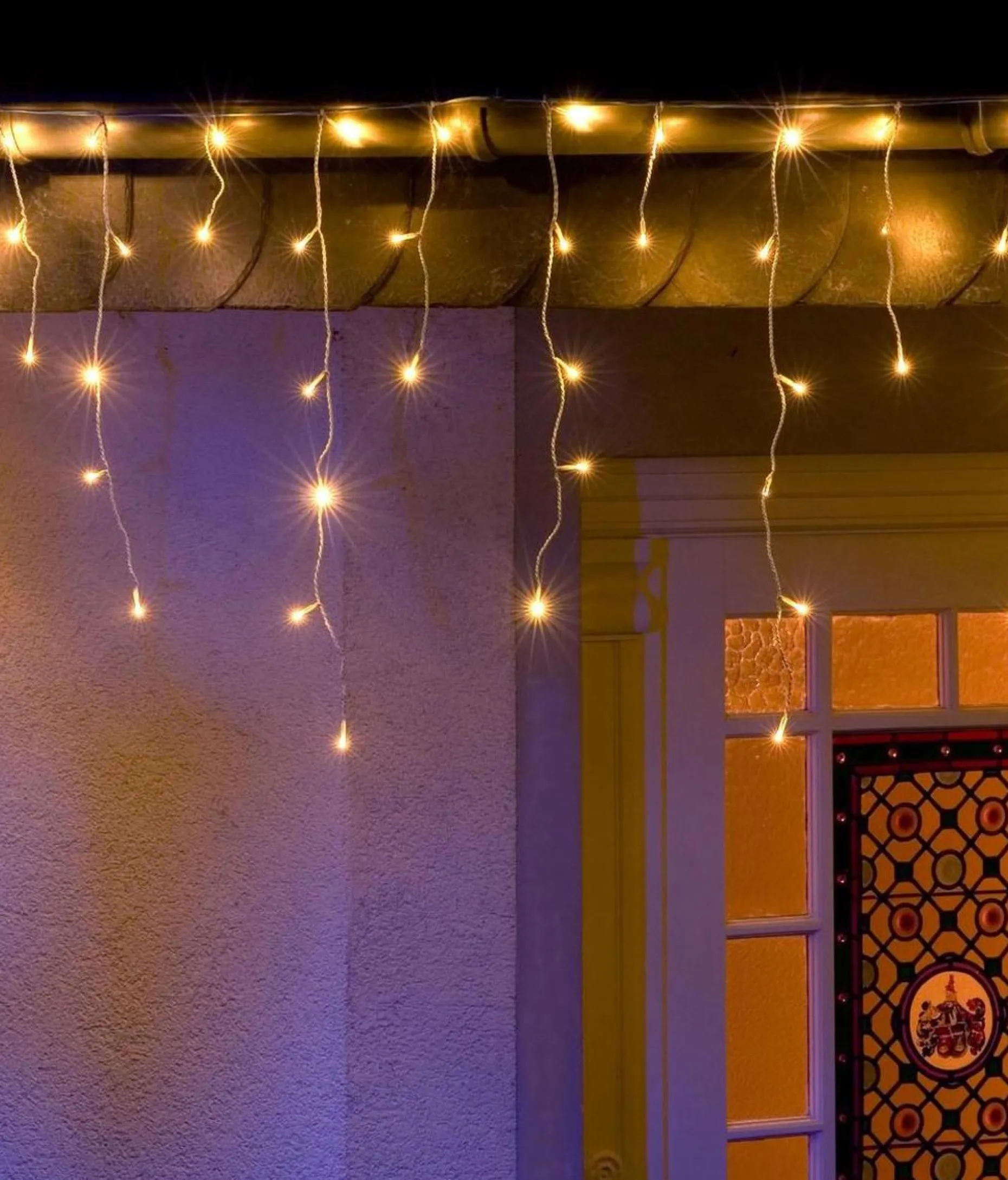 Konst Smide Kerstlichtsnoeren^Konstsmide 2733 - Snoerverlichting - 200 Lamps Micro Led Iciclesnoer - 630 Cm - 24V - Voor Buiten - Warmwit