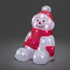 Konst Smide Verlichte Kerstfiguren^Konstsmide 6147 - Verlicht Kerstfiguur - 32 Lamps Led Acryl Sneeuwpop Zittend - 19X26 Cm - Op Batterij - Voor Buiten - Koelwit