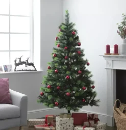 Argos Kunstkerstbomen^Kunstkerstboom 6Ft Versierd Met Traditionele Dennenappels En Rustieke Bessen | 180 X 100Cm