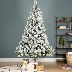 Everlands Kunstkerstbomen^Kunst Kerstboom Imperial Pine - 980 Tips - Met Sneeuw - 240 Cm