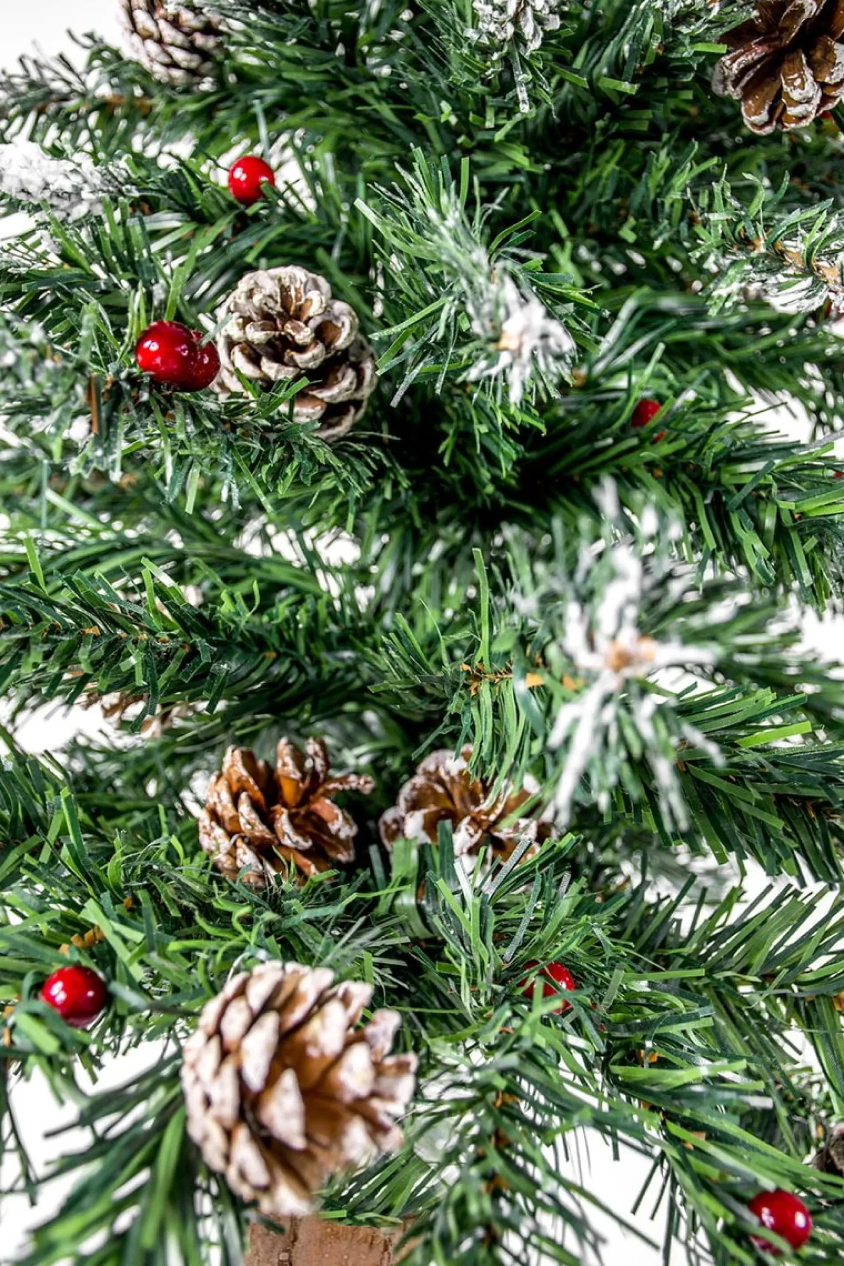 Viking Choice Kunstkerstbomen^Kunst Kerstboom Met Houten Stam – 220 Cm + Sneeuw & Versiering