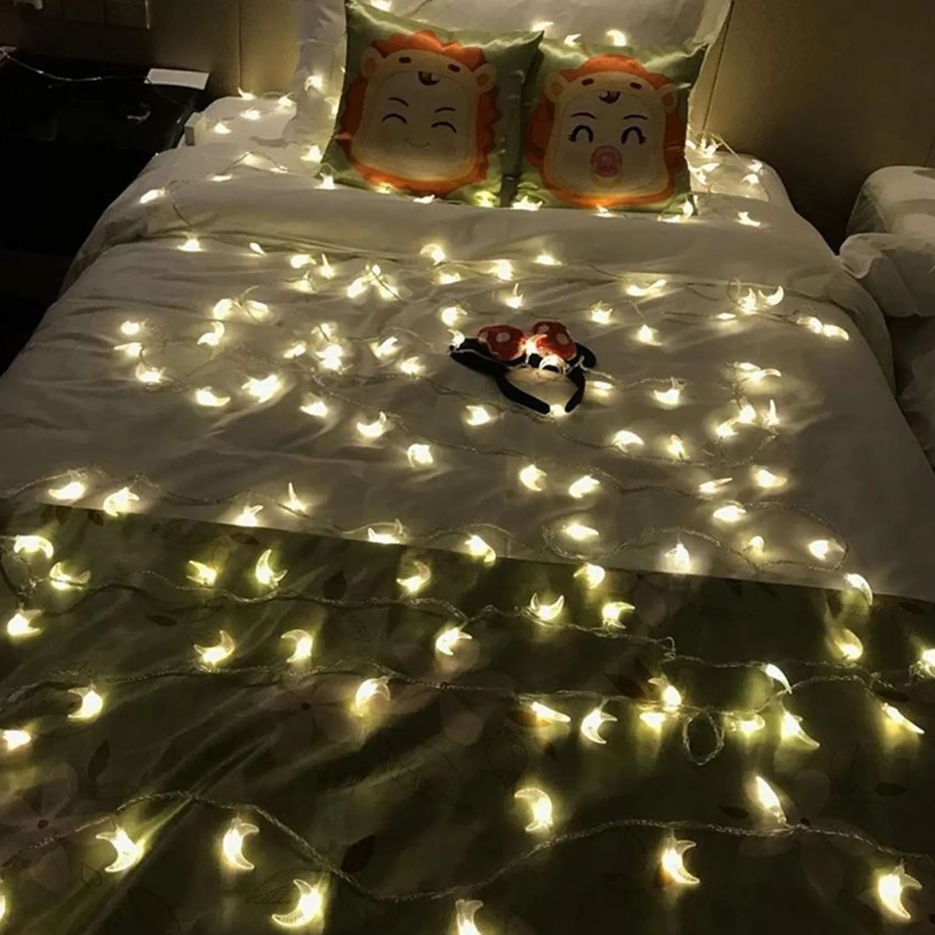 Brill-ligfut Kerstlichtsnoeren^Led Lampjes Slinger - Maantjes - 6 Meter - 40 Lichtjes - Werkt Op Batterijen - Knipperfunctie - Slaapkamer - Kerstverlichting