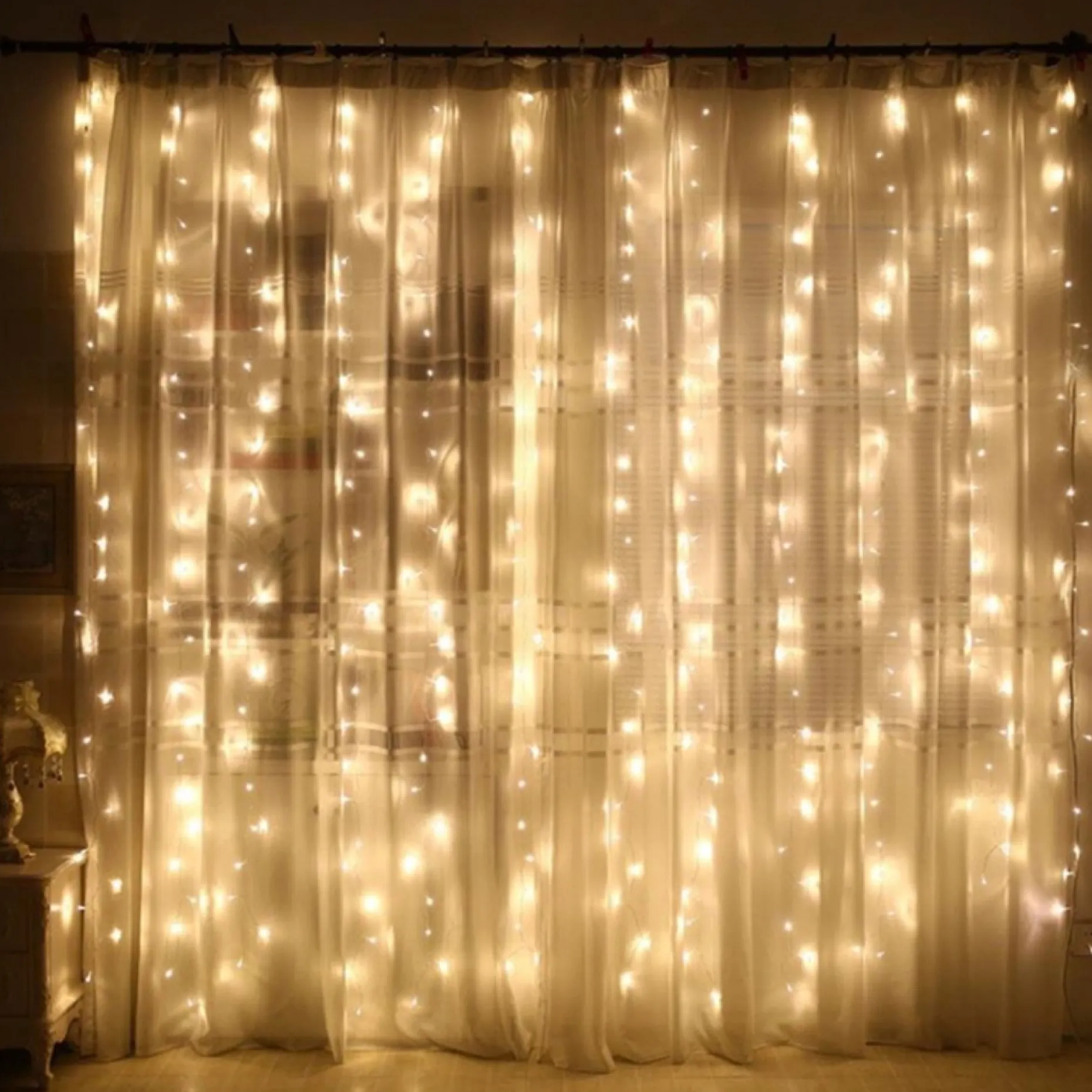 ‘Merkloos’’ Lichtgordijnen^Led Lichtgordijn Sfeerverlichting - Incl. Batterijen, Afstandsbediening En Spijkertjes - 3X3 Meter - Warm Wit - Sfeerverlichting Voor Binnen En Buiten - 300 Leds